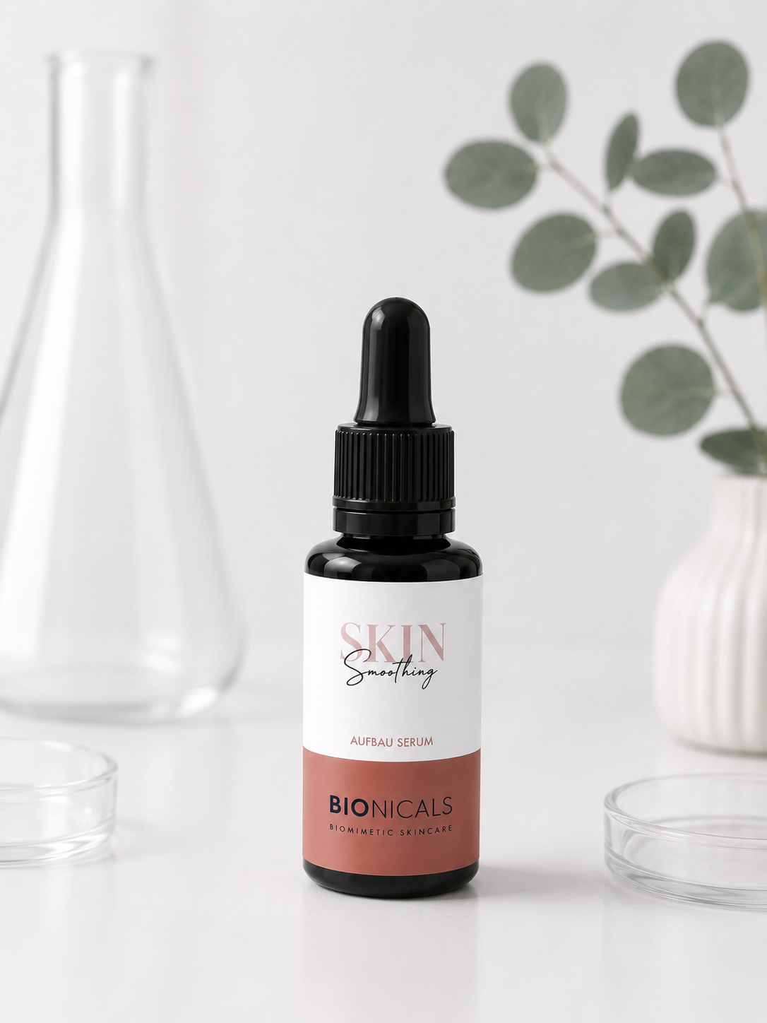 BIONICALS Skin Smoothing Serum mit Peptiden, Niacinamid und Hyaluronsäure zur Unterstützung der Hauterneuerung, für mehr Spannkraft und eine starke Hautbarriere.