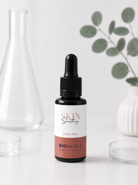 BIONICALS Skin Smoothing Serum mit Peptiden, Niacinamid und Hyaluronsäure zur Unterstützung der Hauterneuerung, für mehr Spannkraft und eine starke Hautbarriere.